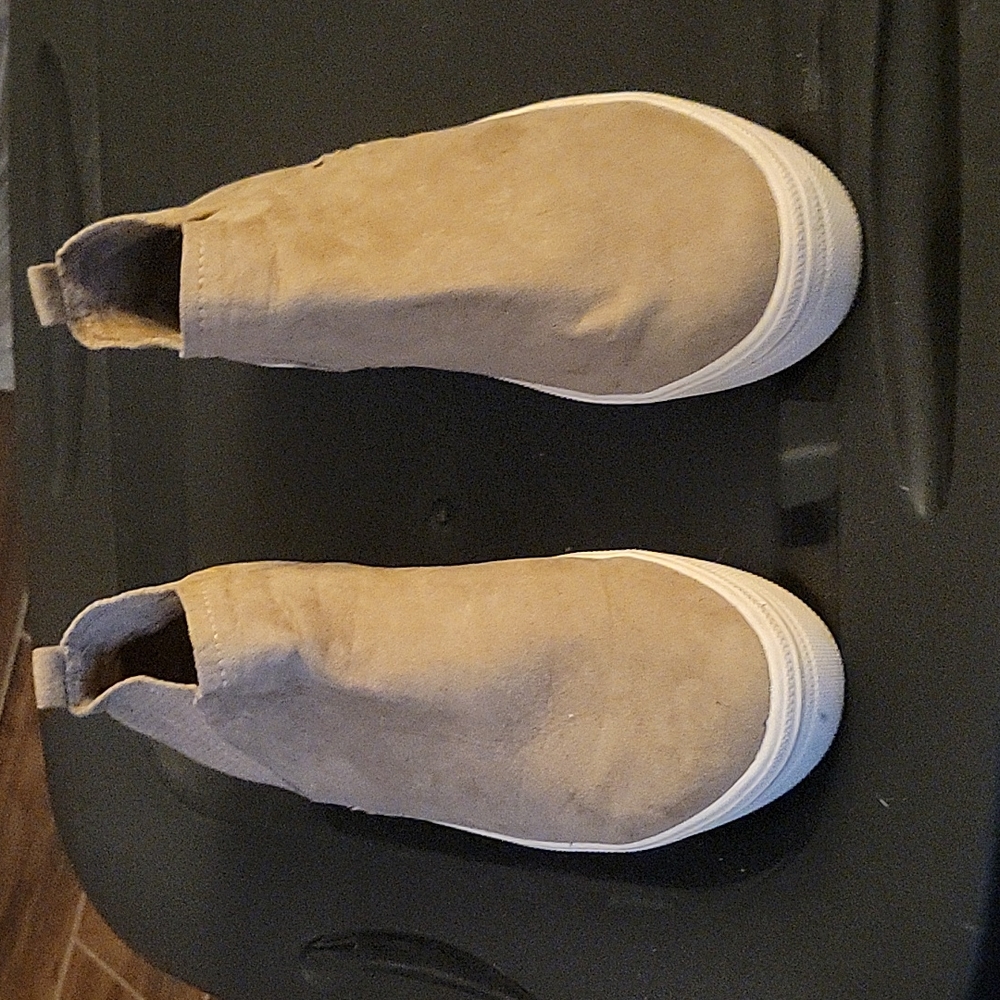 Universal thread womens casual sneakers tan suede size 8